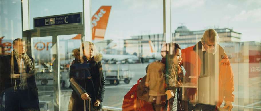 Flughafen-Ankunft-Abflug-Transit